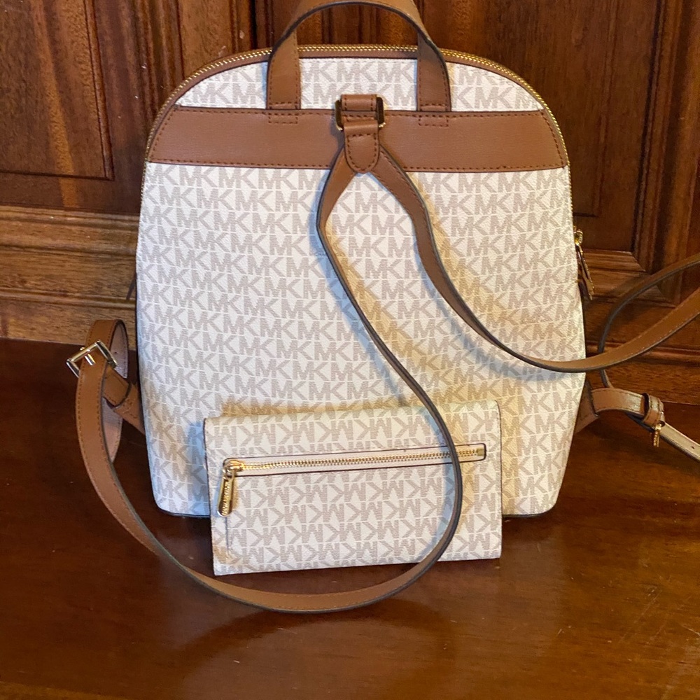 NWT Michael Kors LG Emmy backpack&wallet vanilla - Picture 2 of 8
